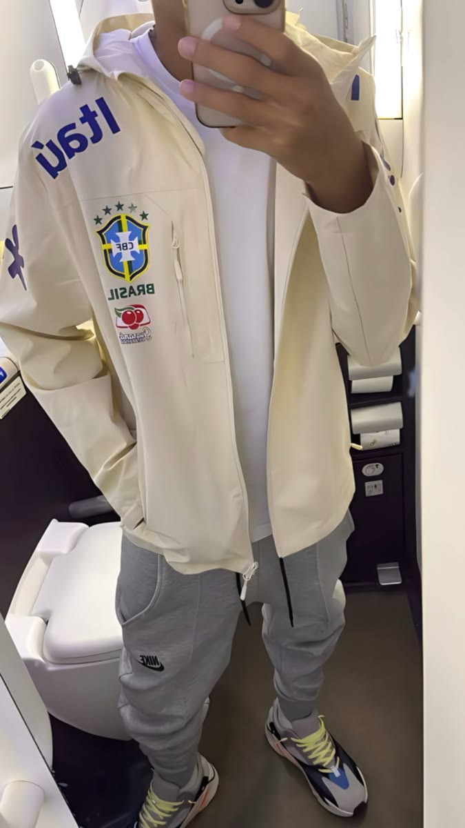 Elle est soigner en blanc merci pour l'offre